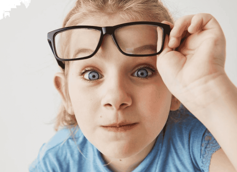 Kā Tu atbalsti sava bērna acis? Latvijā tagad pieejams pirmais acu veselības sīrups bērniem I Kidsmed